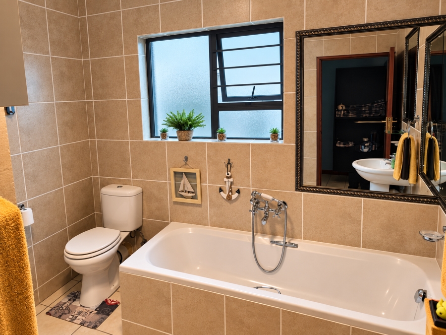 5 Bedroom Property for Sale in Country Club Western Cape